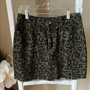 Umgee Animal Print Mini Skirt.  Size Small